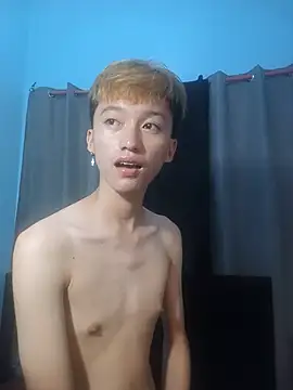 Fem phiLboy69 online show from June 28, 2026, 8:04 pm