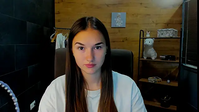 DianaaHill online show from July 7, 2026, 9:13 am
