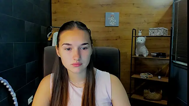 DianaaHill online show from July 8, 2026, 9:14 am