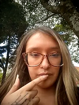 Snapshot of karla-giraldo1 chatting on July 21, 2026, 4:42 pm karla-giraldo1 online show from July 21, 2026, 4:42 pm