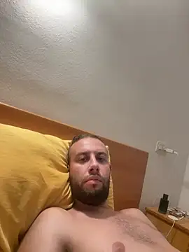 Snapshot of tittolone98 chatting on August 4, 2026, 5:26 pm tittolone98 online show from August 4, 2026, 5:26 pm