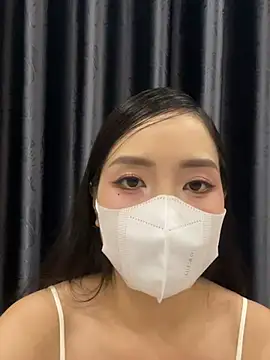 Lilyluta2000 online show from July 7, 2026, 4:11 pm