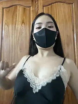 Lilyluta2000 online show from July 8, 2026, 4:33 pm