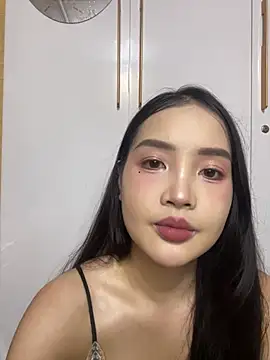 Lilyluta2000 online show from July 16, 2026, 6:41 am