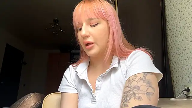 ZadaSnyder online show from June 19, 2026, 7:12 am