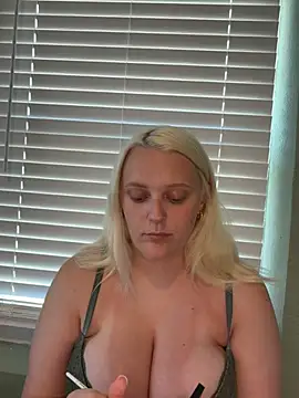 Snapshot of Blondebarbie21 chatting on June 28, 2026, 7:42 pm Blondebarbie21 online show from June 28, 2026, 7:42 pm