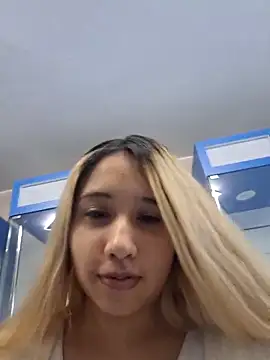 Snapshot of Honeycitabomnita chatting on June 19, 2026, 2:21 pm Honeycitabomnita online show from June 19, 2026, 2:21 pm