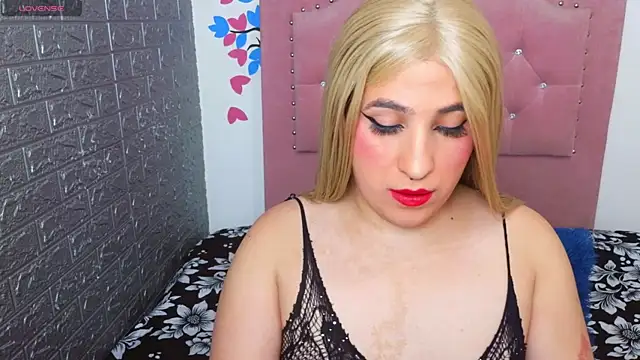 Snapshot of roxxy_pink_ chatting on June 28, 2026, 1:00 am roxxy pink online show from June 28, 2026, 1:00 am