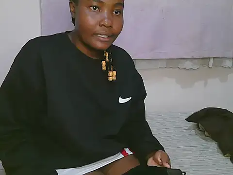 Snapshot of queen_banice chatting on July 23, 2026, 9:24 pm queen banice online show from July 23, 2026, 9:24 pm