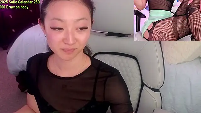 MySweetSofie online show from February 19, 2025, 1:40 am