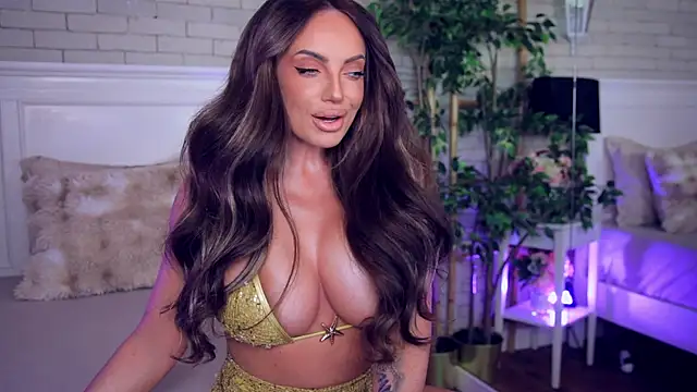 annabellahot online show from May 20, 2026, 3:45 am