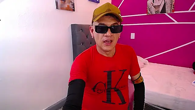Snapshot of Cesirry_ chatting on June 25, 2026, 7:18 pm Cesirry online show from June 25, 2026, 7:18 pm