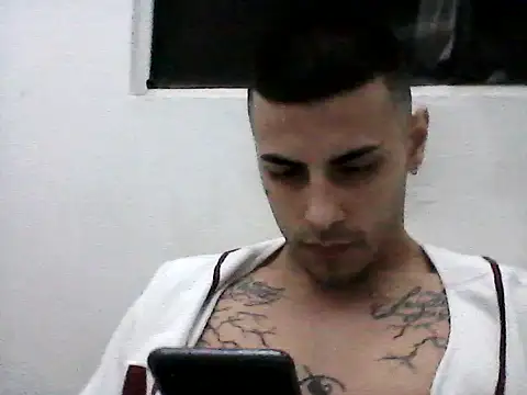 Snapshot of Aronfox23 chatting on August 1, 2026, 5:50 am Aronfox23 online show from August 1, 2026, 5:50 am