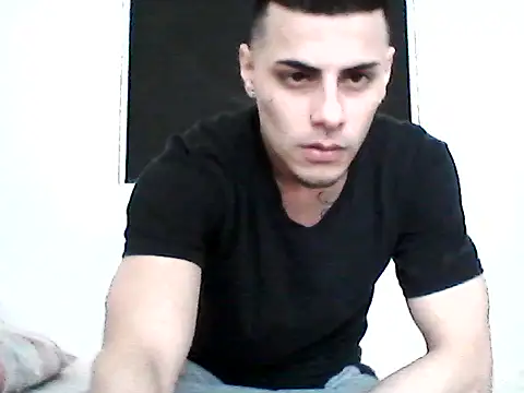 Snapshot of Aronfox23 chatting on August 5, 2026, 1:25 pm Aronfox23 online show from August 5, 2026, 1:25 pm