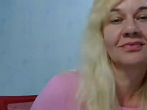 Snapshot of Ravelynni chatting on June 27, 2026, 8:25 pm Ravelynni online show from June 27, 2026, 8:25 pm