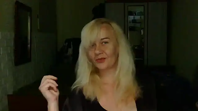 Snapshot of Ravelynni chatting on July 12, 2026, 1:57 pm Ravelynni online show from July 12, 2026, 1:57 pm