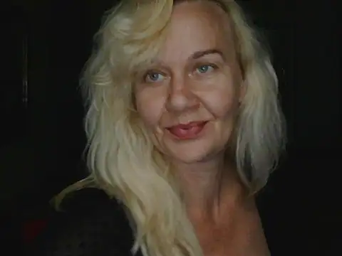 Snapshot of Ravelynni chatting on July 25, 2026, 2:25 pm Ravelynni online show from July 25, 2026, 2:25 pm