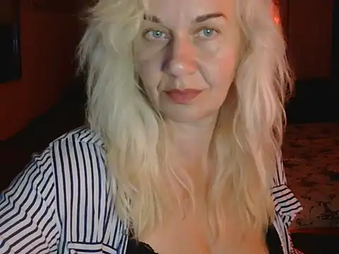 Snapshot of Ravelynni chatting on August 7, 2026, 8:00 pm Ravelynni online show from August 7, 2026, 8:00 pm