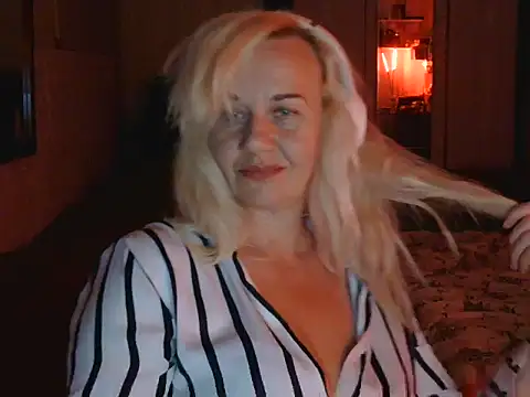Snapshot of Ravelynni chatting on August 8, 2026, 7:27 pm Ravelynni online show from August 8, 2026, 7:27 pm
