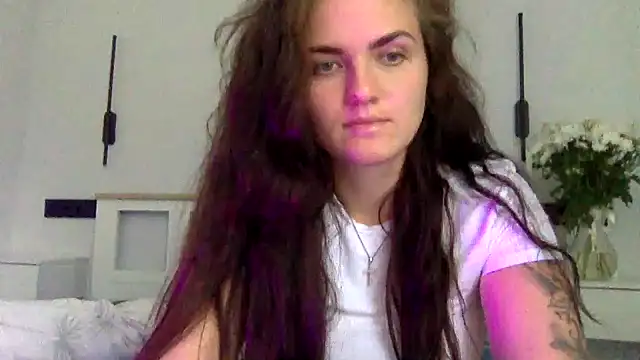 Snapshot of Violeya chatting on June 30, 2026, 9:43 am Violeya online show from June 30, 2026, 9:43 am