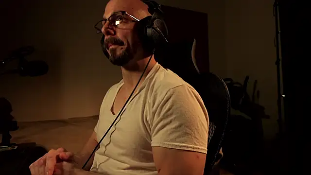 Snapshot of Intellitease chatting on June 26, 2026, 2:10 pm Intellitease online show from June 26, 2026, 2:10 pm