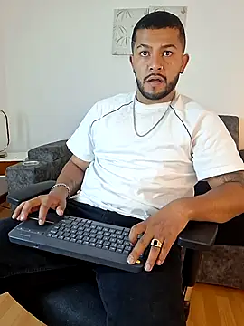 BrunoSilva  online show from August 3, 2026, 11:26 am