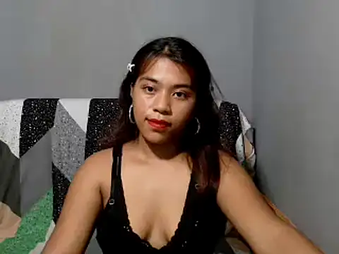 LynsKaye online show from June 25, 2026, 5:12 am