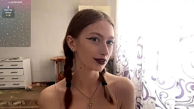 Snapshot of NicoleLouis chatting on June 22, 2026, 9:06 am NicoleLouis online show from June 22, 2026, 9:06 am
