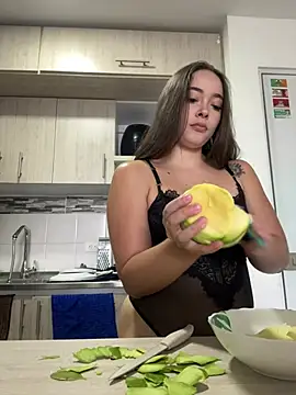 Snapshot of mia_bornner chatting on August 9, 2026, 6:35 pm mia bornner online show from August 9, 2026, 6:35 pm