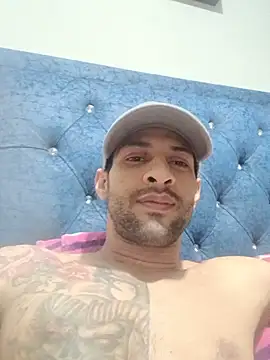 Snapshot of MisterBigBBC chatting on June 24, 2026, 9:47 pm MisterBigBBC online show from June 24, 2026, 9:47 pm