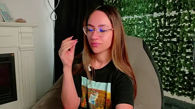 Snapshot of Nicole_Bliss chatting on July 7, 2026, 5:21 am Nicole Bliss online show from July 7, 2026, 5:21 am