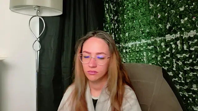 Snapshot of Nicole_Bliss chatting on July 12, 2026, 7:10 am Nicole Bliss online show from July 12, 2026, 7:10 am