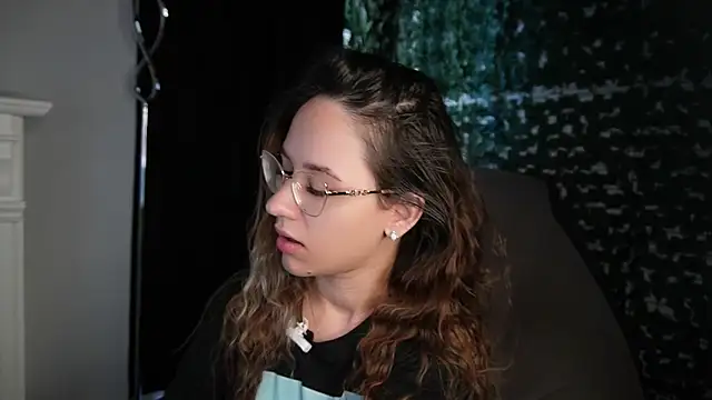 Snapshot of Nicole_Bliss chatting on July 31, 2026, 5:18 am Nicole Bliss online show from July 31, 2026, 5:18 am