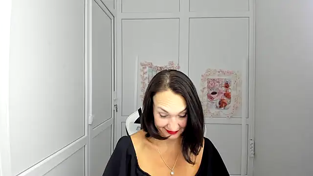 OliviaKateee online show from July 17, 2026, 12:23 pm