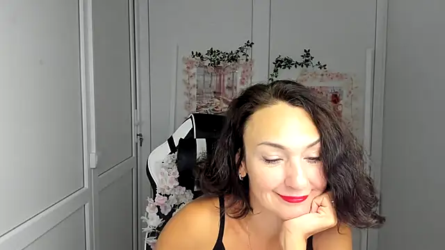 OliviaKateee online show from August 7, 2026, 5:53 am