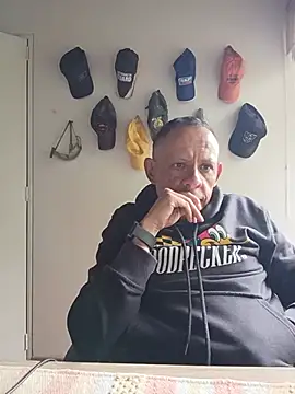 Snapshot of AlekNoir chatting on July 2, 2026, 3:29 pm AlekNoir online show from July 2, 2026, 3:29 pm