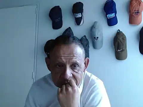 Snapshot of AlekNoir chatting on July 7, 2026, 11:58 am AlekNoir online show from July 7, 2026, 11:58 am