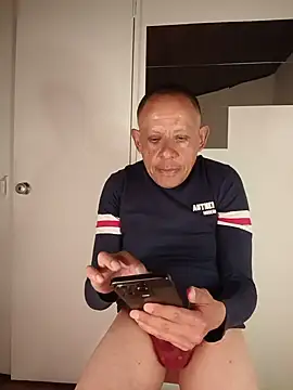 Snapshot of AlekNoir chatting on August 10, 2026, 3:32 am AlekNoir online show from August 10, 2026, 3:32 am