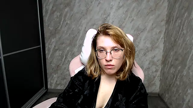 Reginasmilee online show from March 7, 2025, 6:46 am