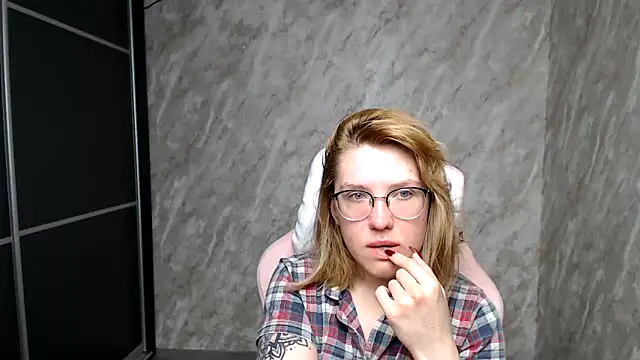 Reginasmilee online show from March 9, 2025, 2:39 am