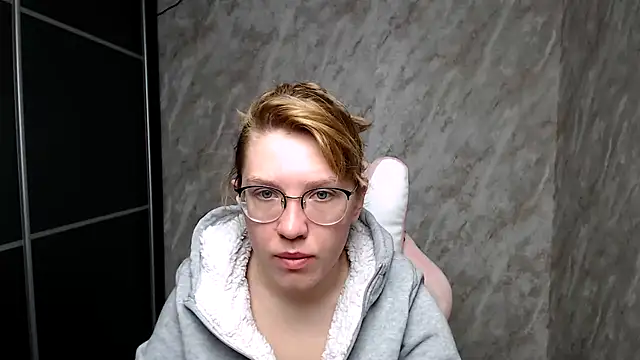 Reginasmilee online show from March 12, 2025, 2:52 am