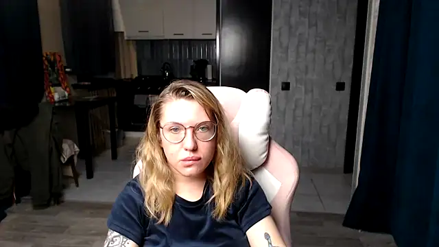 Reginasmilee online show from September 16, 2025, 12:00 am