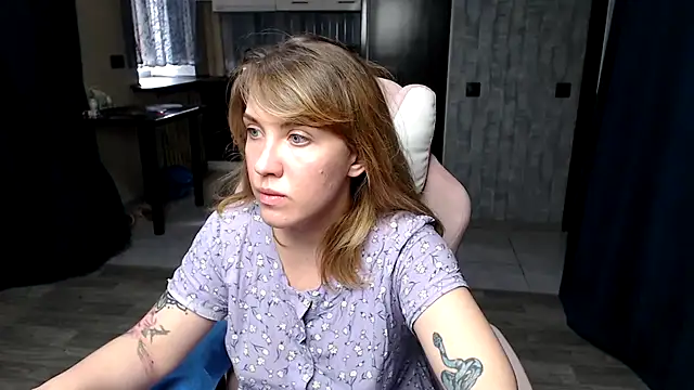 Reginasmilee online show from September 22, 2025, 11:56 am