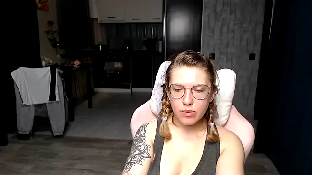 Reginasmilee online show from September 24, 2025, 1:09 am