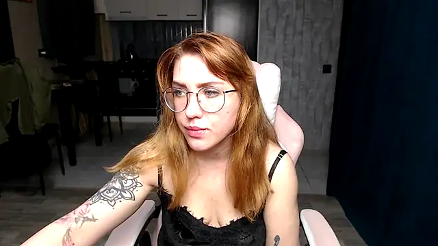 Reginasmilee online show from November 19, 2025, 12:43 am