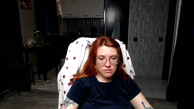 Reginasmilee online show from March 27, 2026, 3:56 am