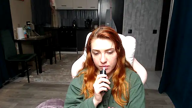 Reginasmilee online show from April 15, 2026, 2:40 am