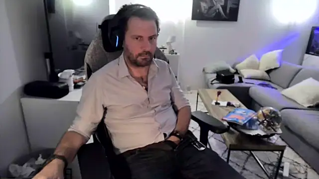 Snapshot of pc92160 chatting on July 28, 2026, 8:45 pm pc92160 online show from July 28, 2026, 8:45 pm