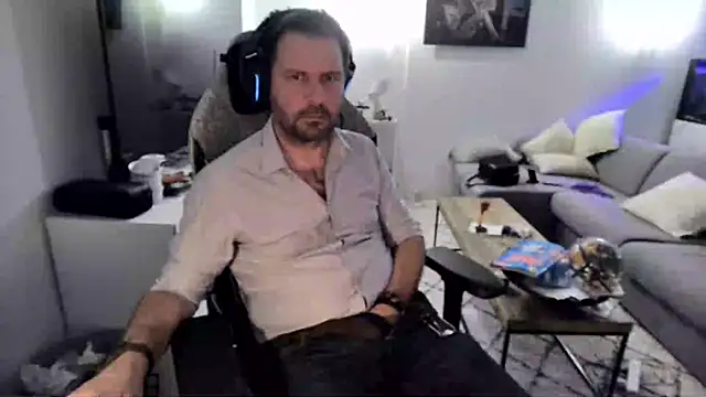 Snapshot of pc92160 chatting on July 28, 2026, 8:52 pm pc92160 online show from July 28, 2026, 8:52 pm
