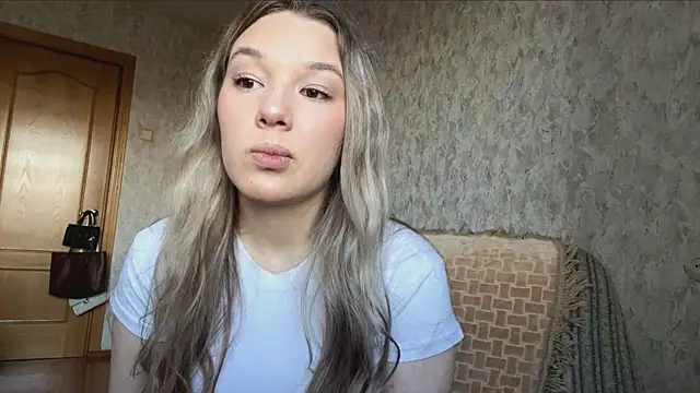 AminaGirl online show from June 24, 2026, 2:49 pm